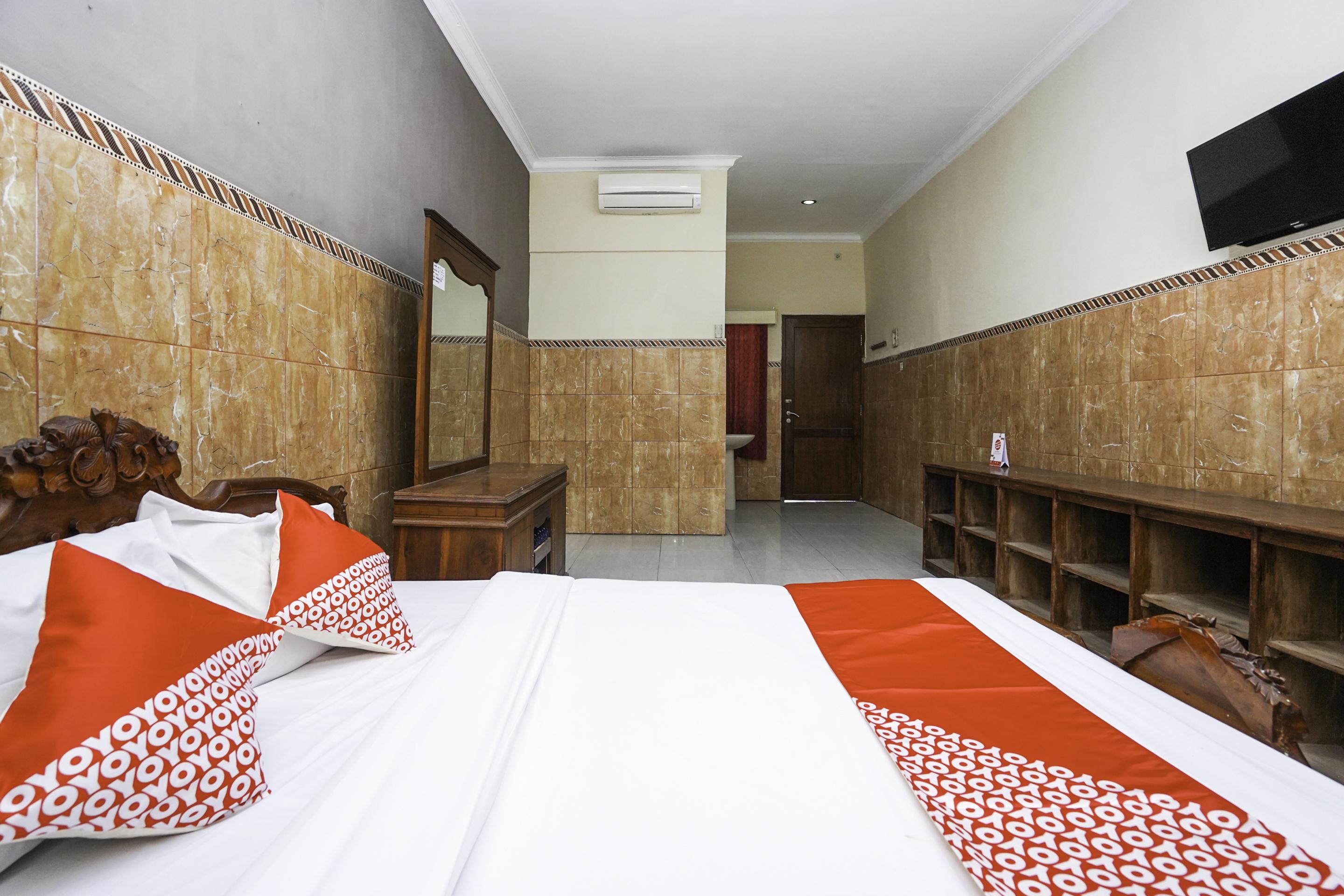 Oyo 2715 Hotel Madinah Syariah Pamekasan Exteriör bild