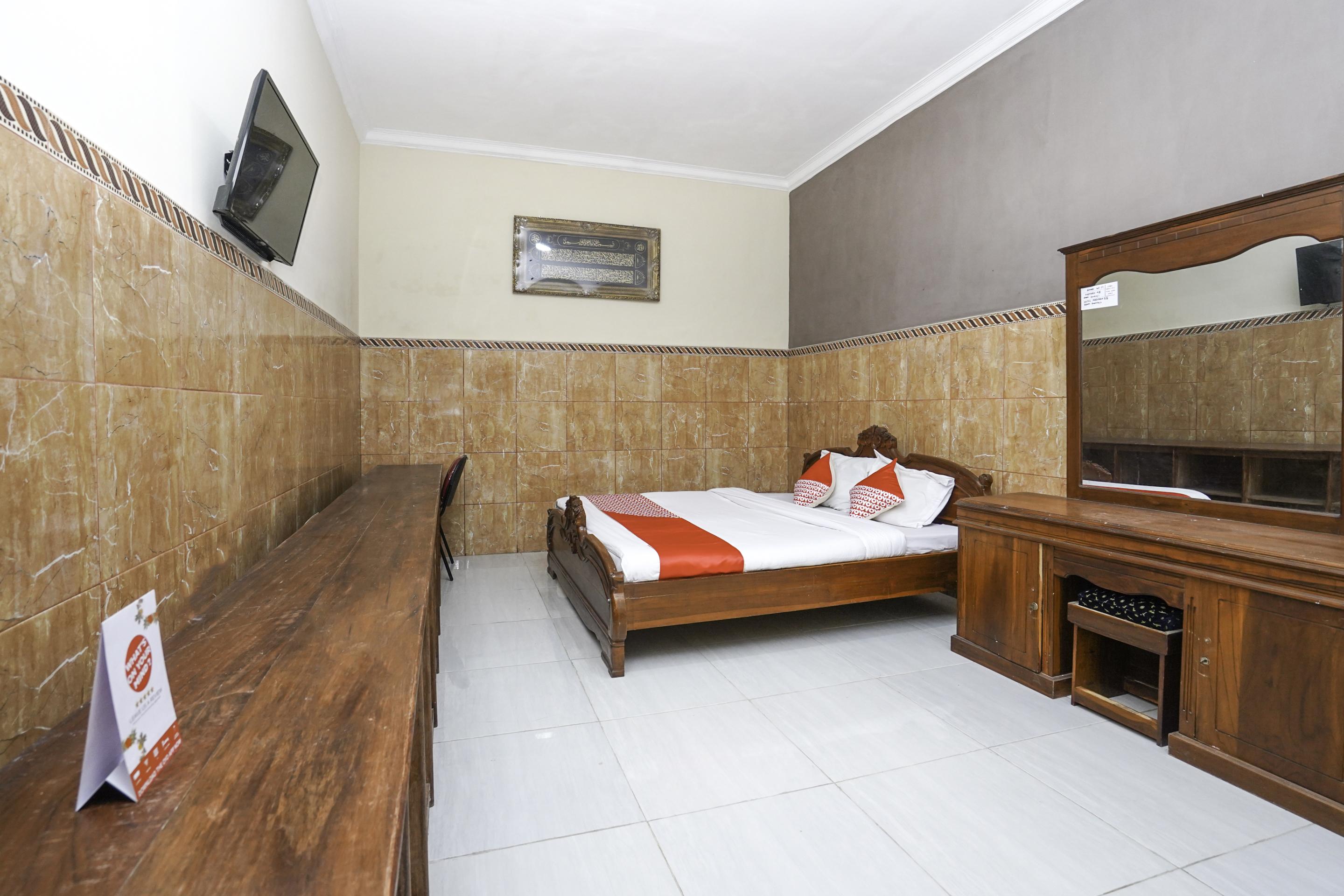 Oyo 2715 Hotel Madinah Syariah Pamekasan Exteriör bild