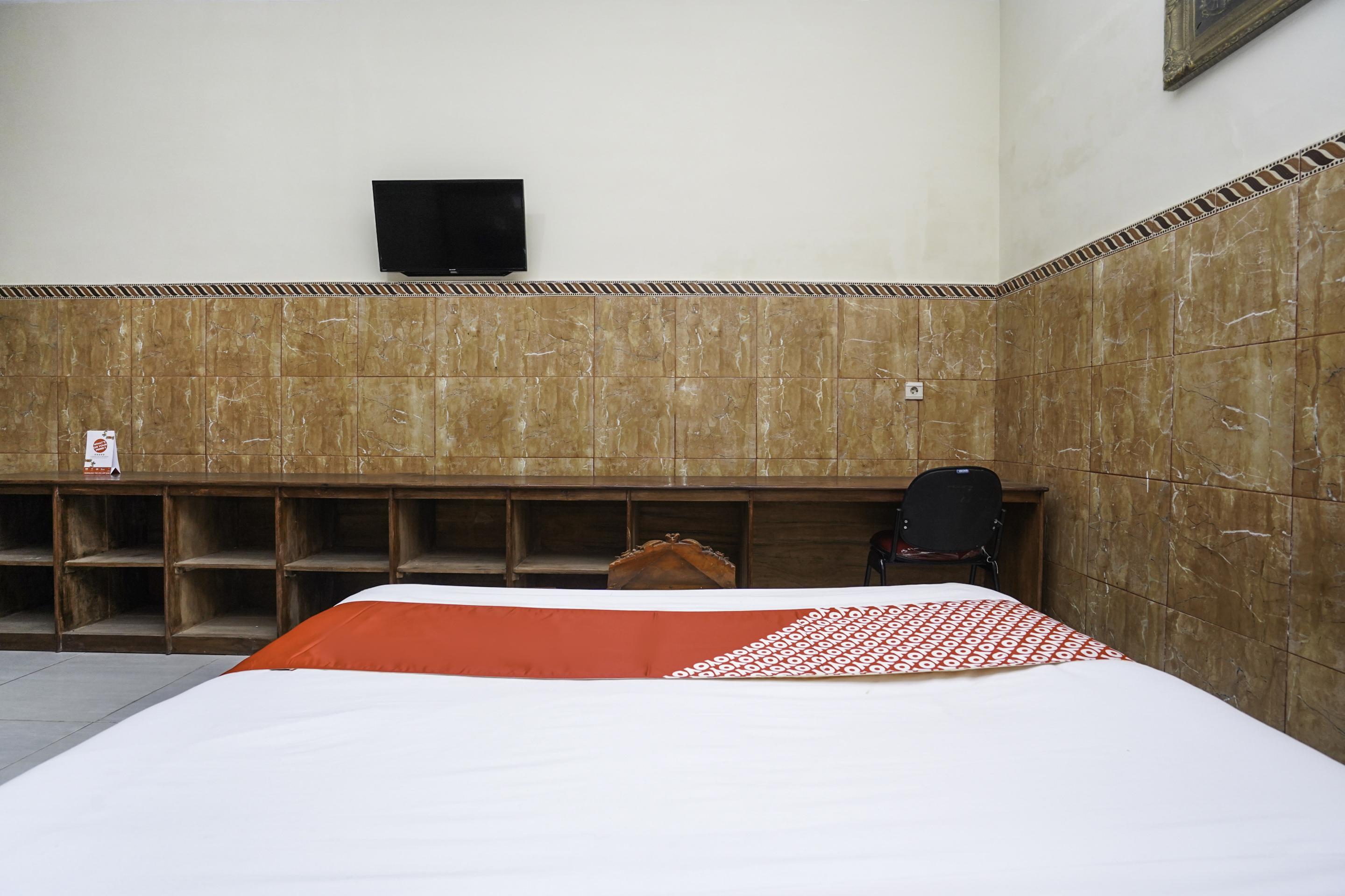 Oyo 2715 Hotel Madinah Syariah Pamekasan Exteriör bild