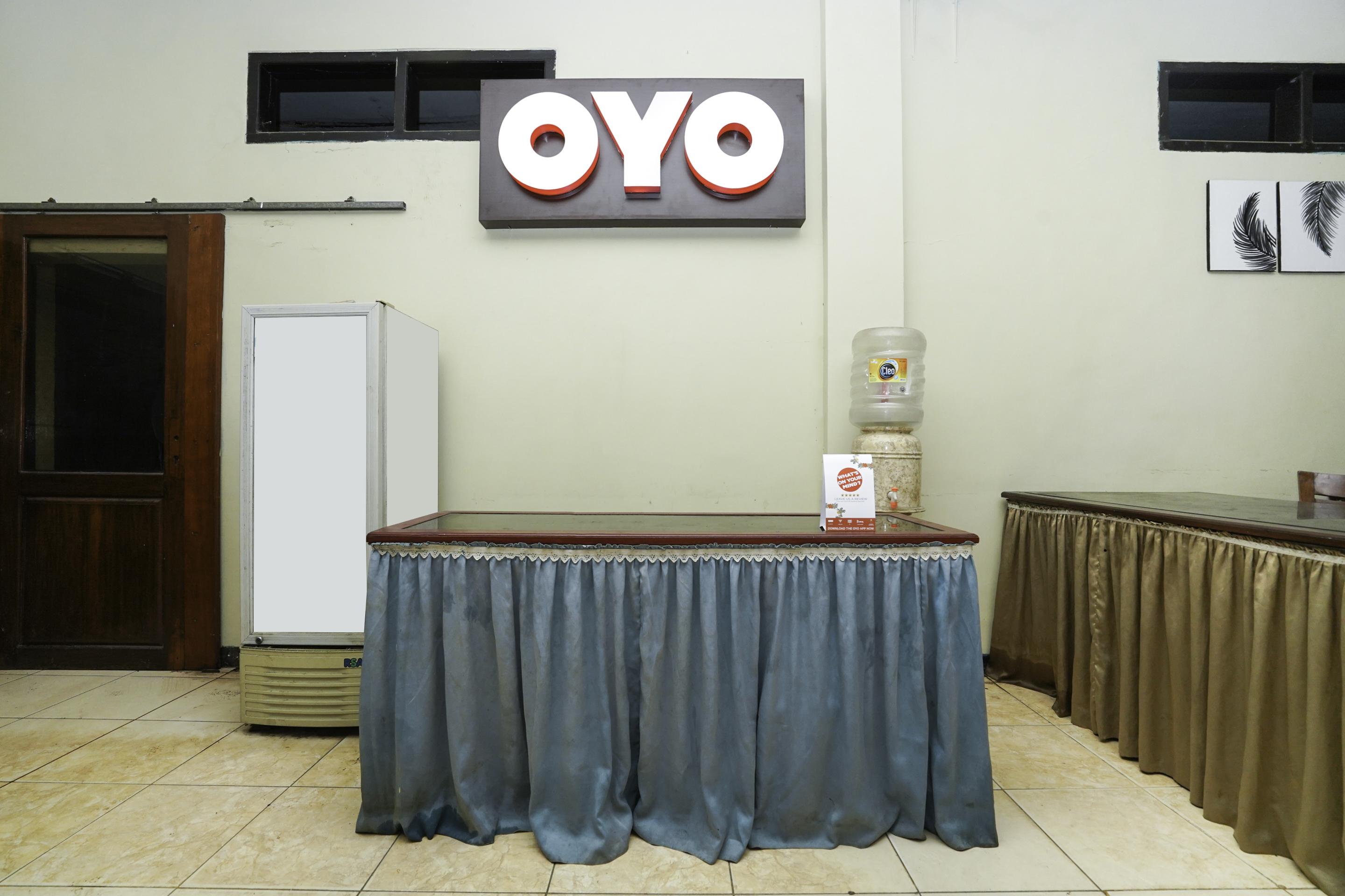Oyo 2715 Hotel Madinah Syariah Pamekasan Exteriör bild