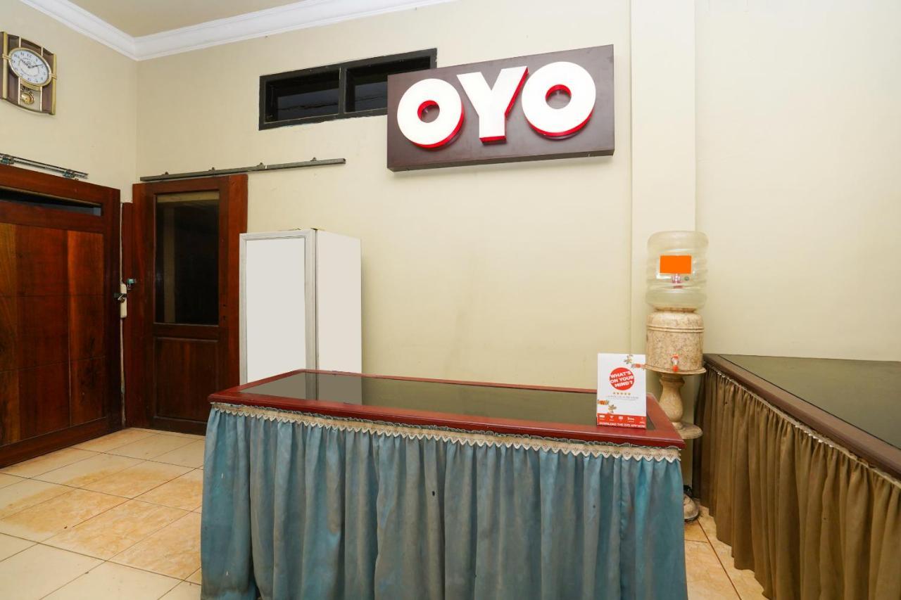 Oyo 2715 Hotel Madinah Syariah Pamekasan Exteriör bild